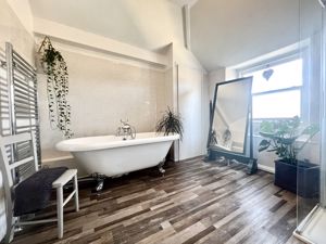 Family bathroom- click for photo gallery